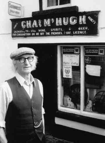 Packie Manus outside Nancy's Bar, Ardara. Photo by Keith Wincoll, 1985